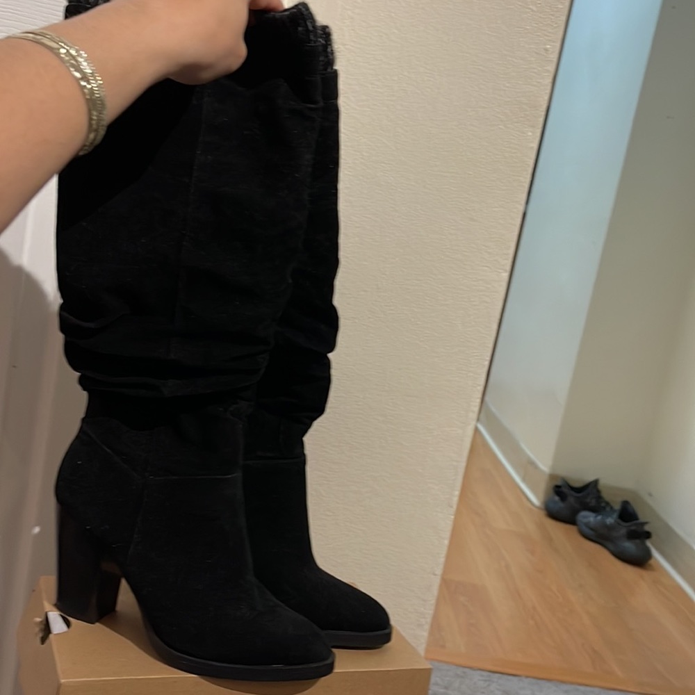 Boots - Picture 3 of 4